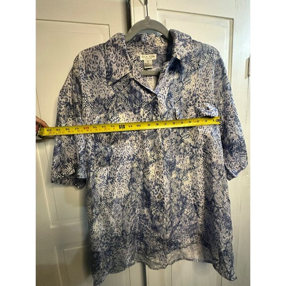 VTG Silk Icon Collection Blouse Blue & White Animal Print, Women’s Large 16"x28" - Picture 6 of 6